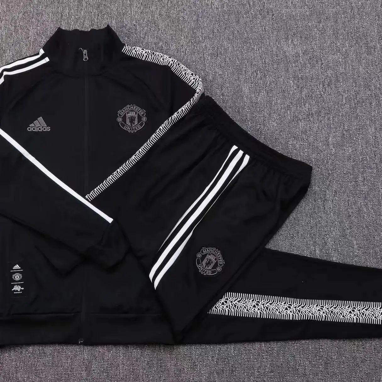 Liverpool Fc Tracksuit [38 styles] — foto 2 de 6