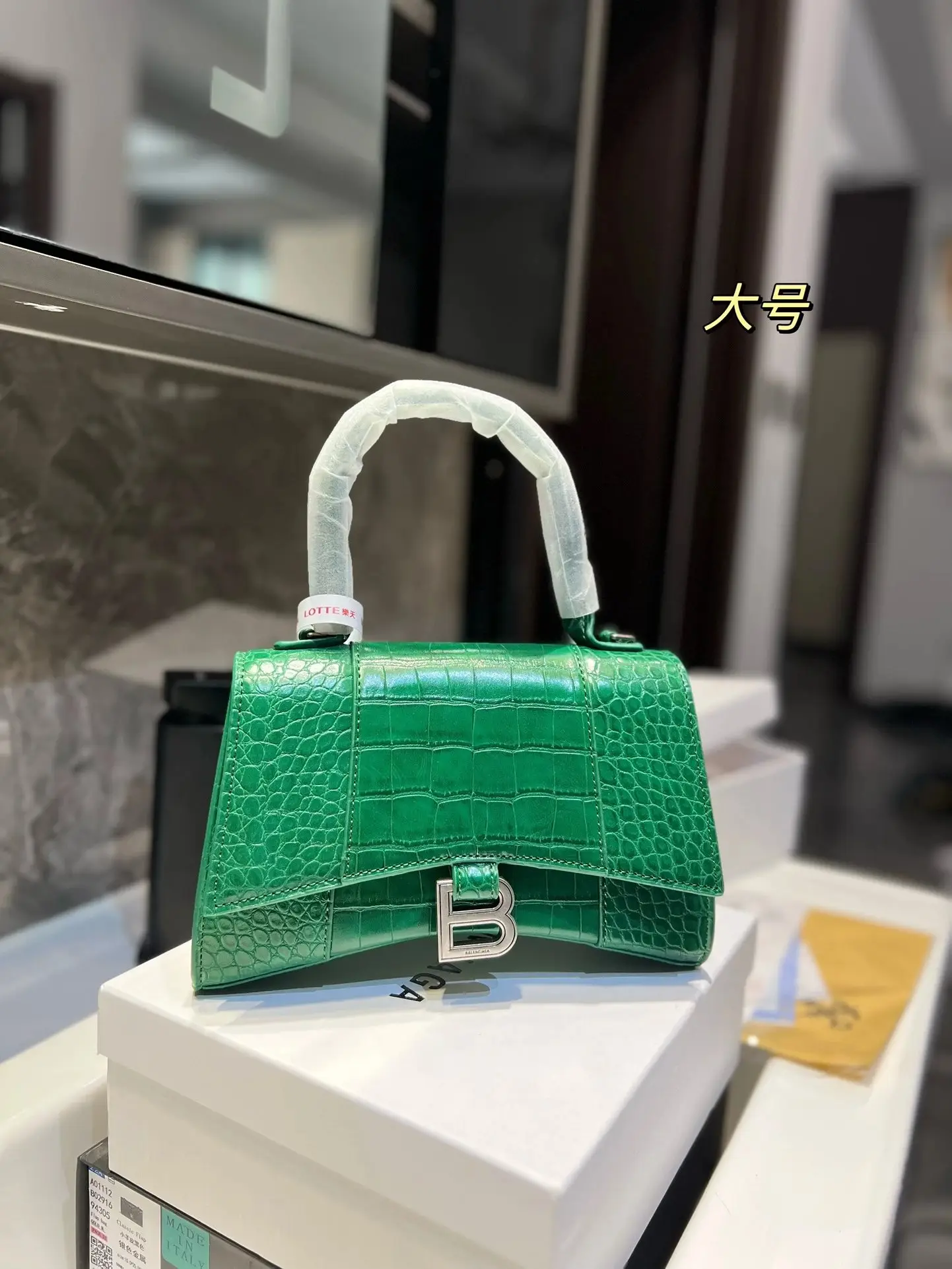 Balenciaga Handbags [15 styles] — foto 2 de 6