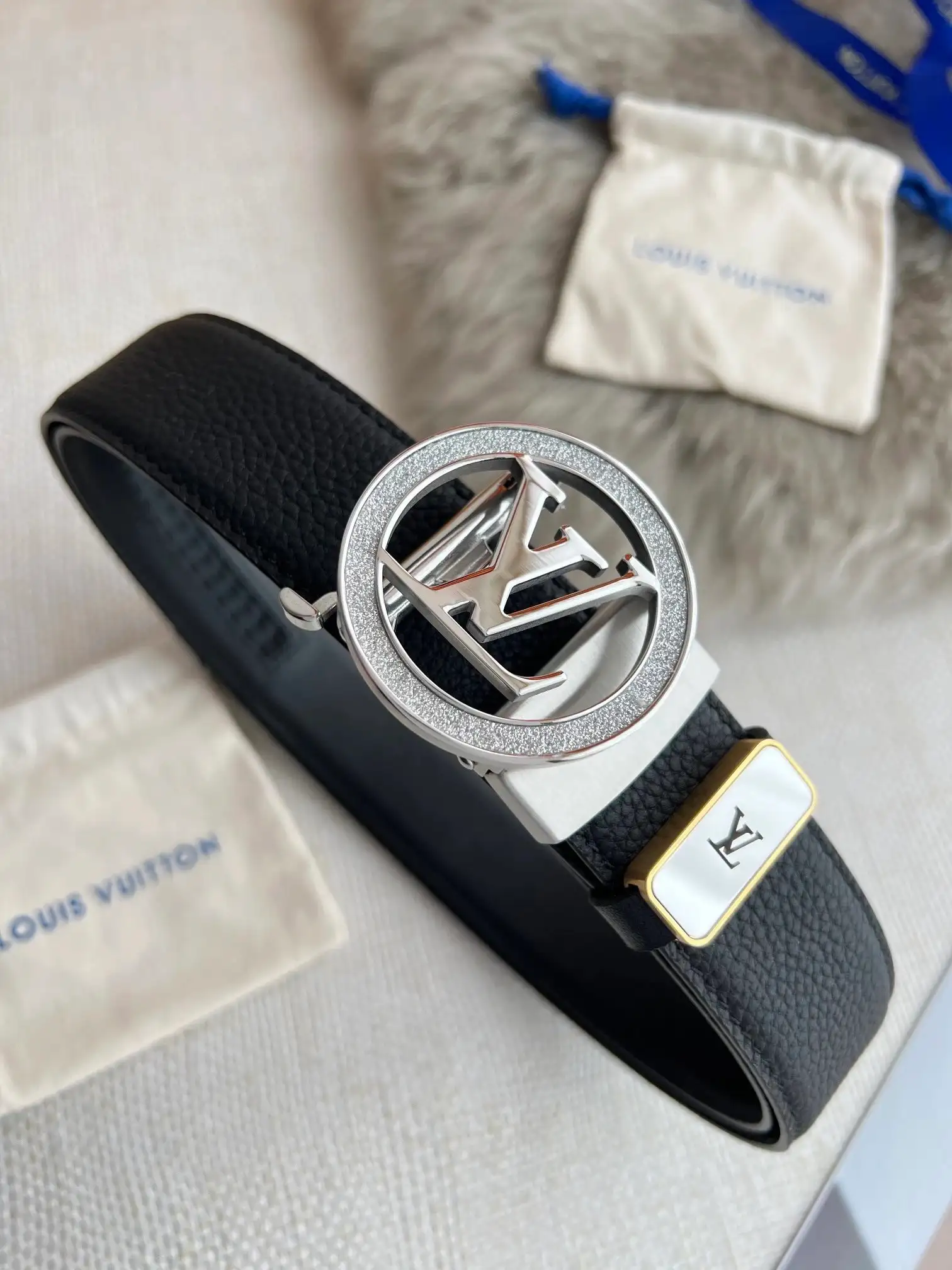 Louis Vuitton Leather Belt [14 styles] — foto 2 de 6
