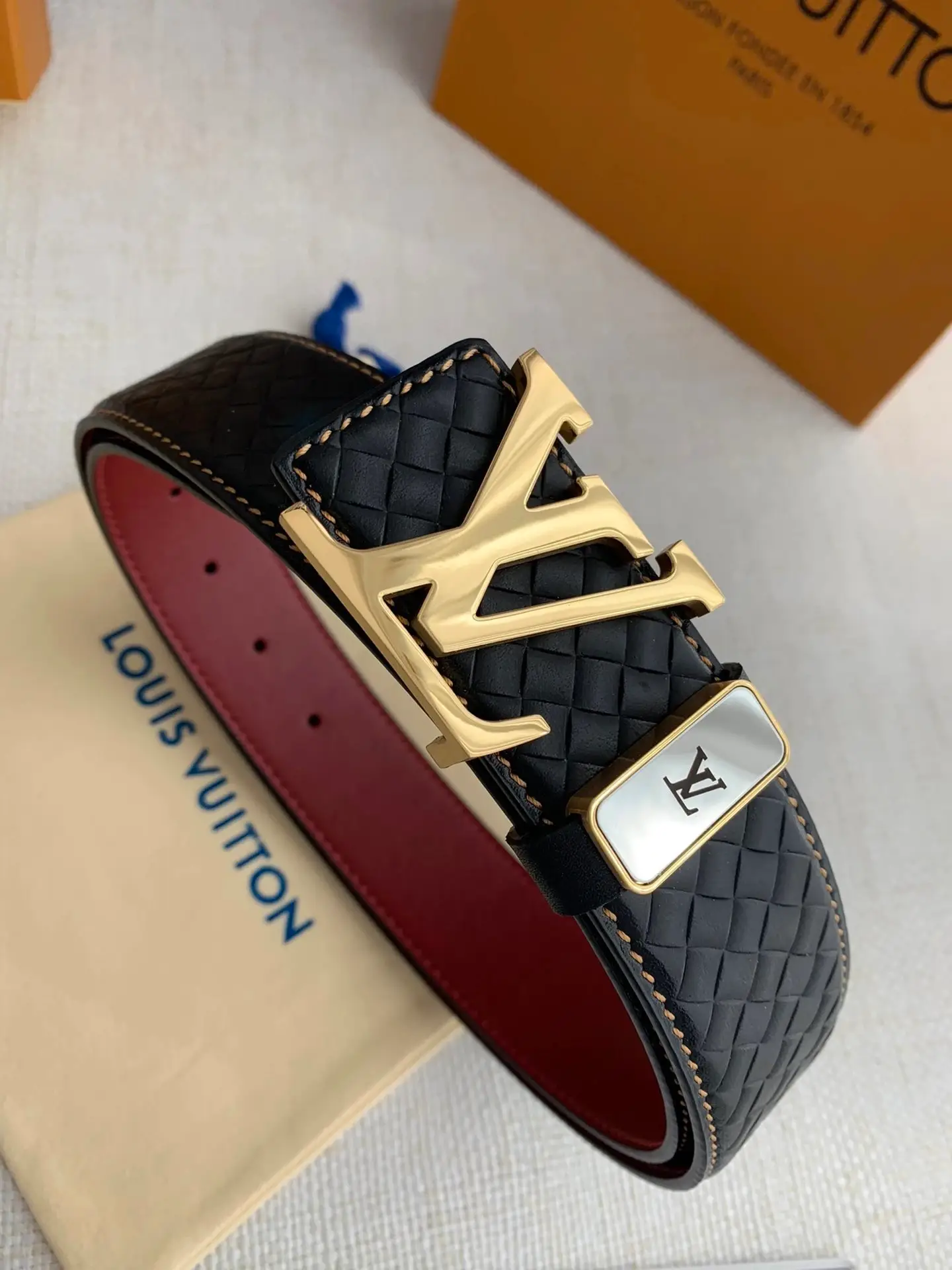 Louis Vuitton Leather Belt [14 styles] — foto 3 de 6