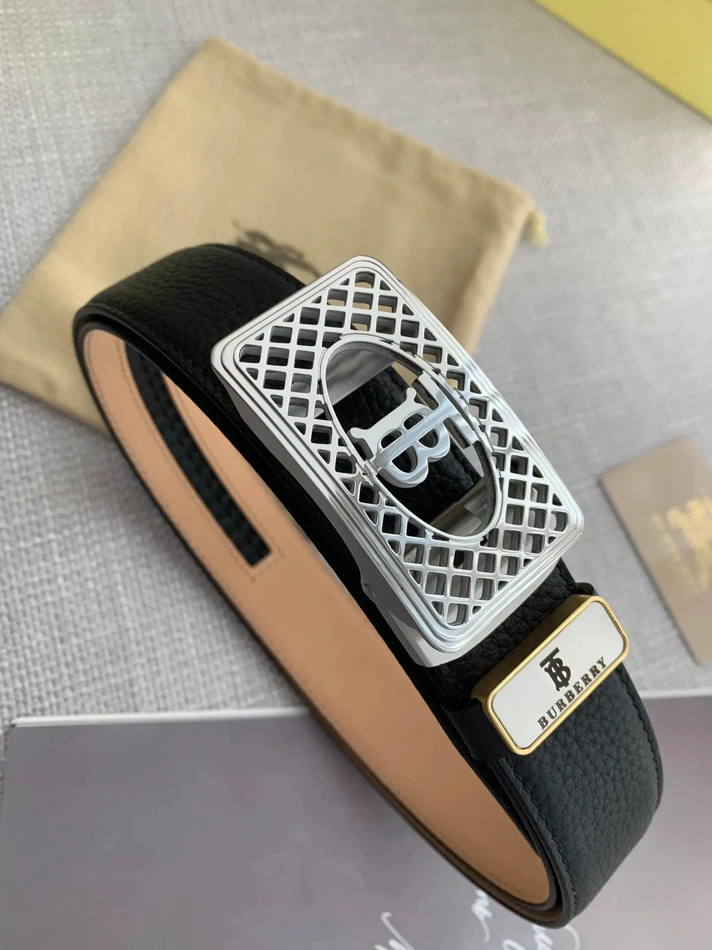 Burberry Leather Belt [14 styles] — foto 4 de 6