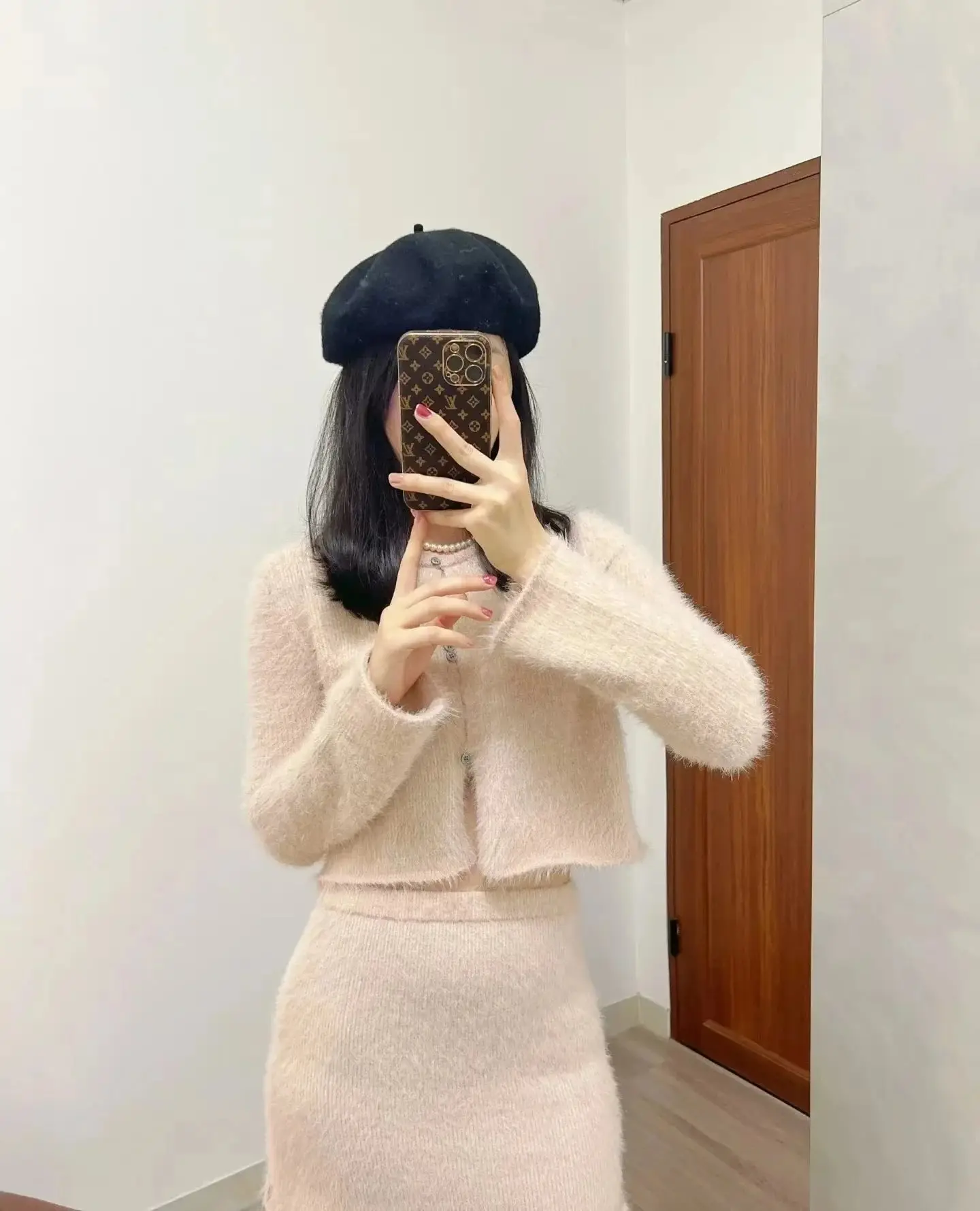 Louis Vuitton Phone Case [6 styles] — foto 3 de 6