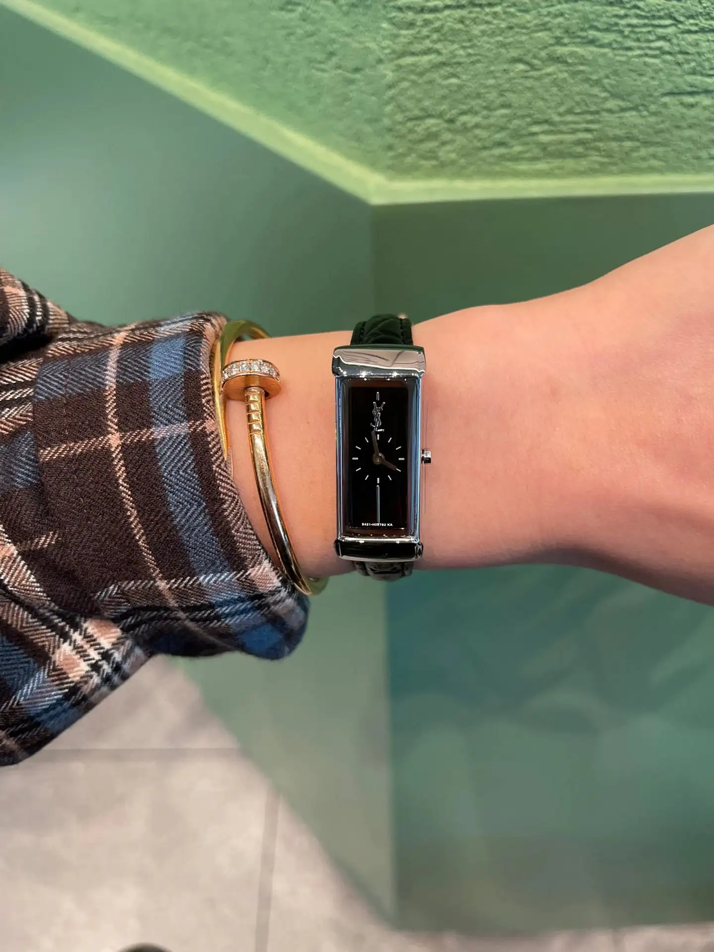 Saint Laurent Watches [4 styles] — foto 6 de 6